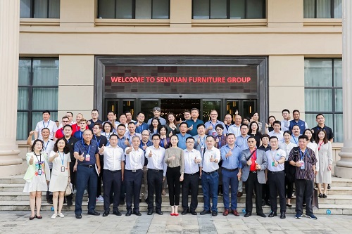 國內外家具人考察大嶺山家具產業 2023世界家具聯合會年會暨世界家具產業集群大會盛大舉行