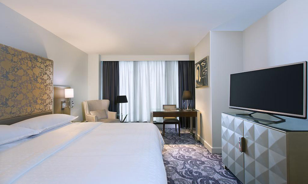 如何評估酒店家具的舒適度和耐久性？