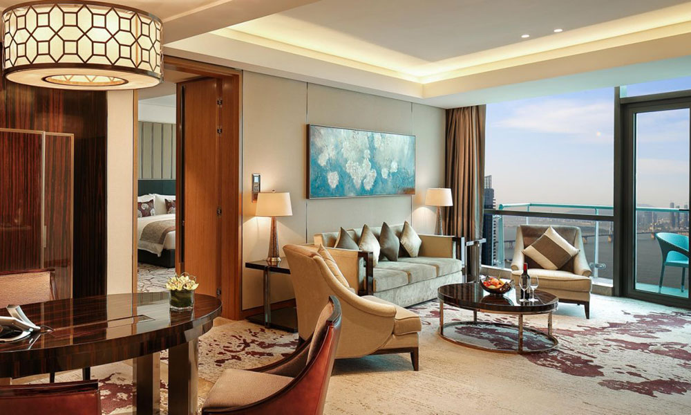 小編跟大家討論一下酒店家具定制務必考慮哪一方面吧